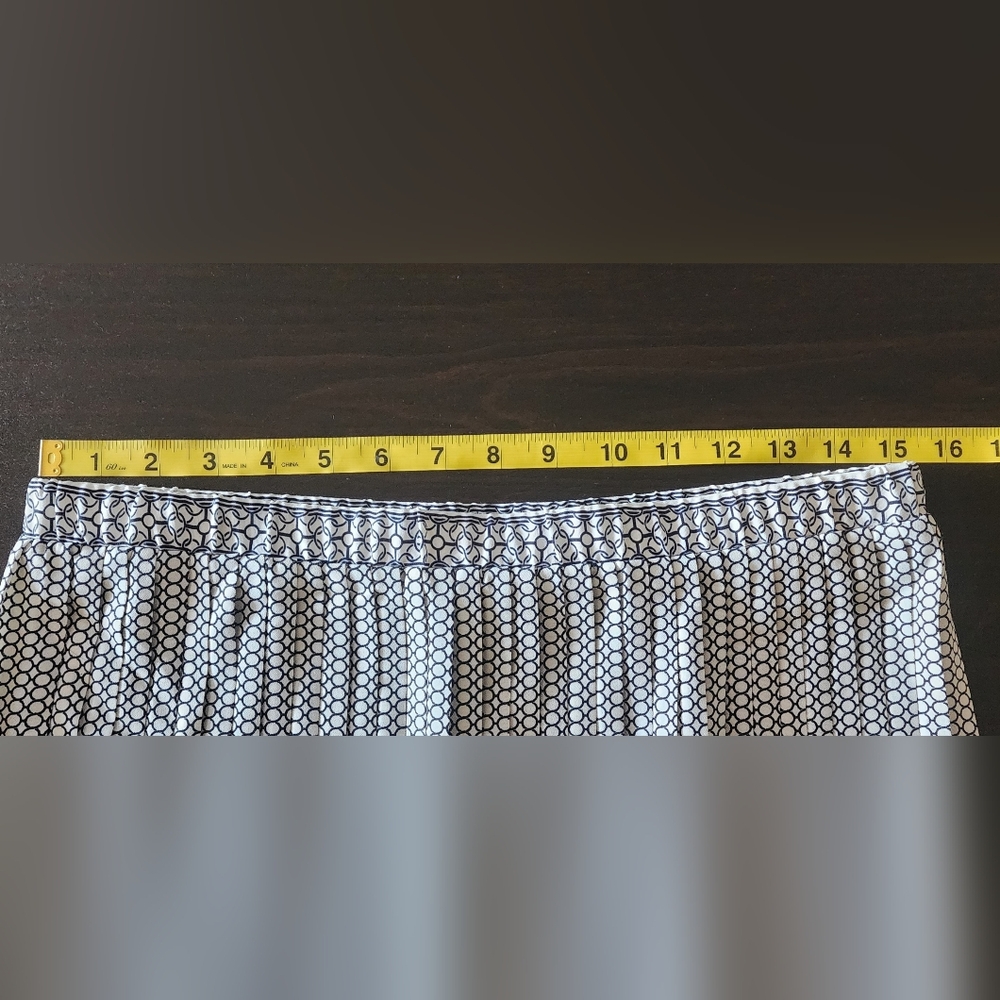 Max Studio London Black and Off White Pleated Skirt - Picture 4 of 13